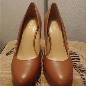 MICHAEL Michael Kors Atoniette Pumps Luggage